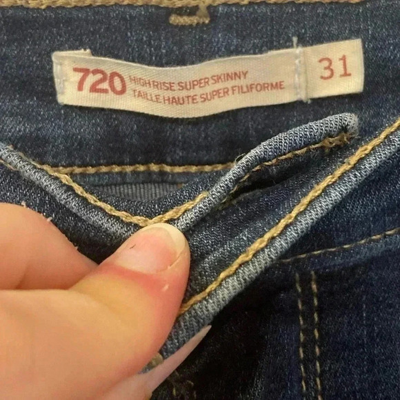 LEVI’S high rise super skinny size  31 distressed​ - Picture 2 of 4